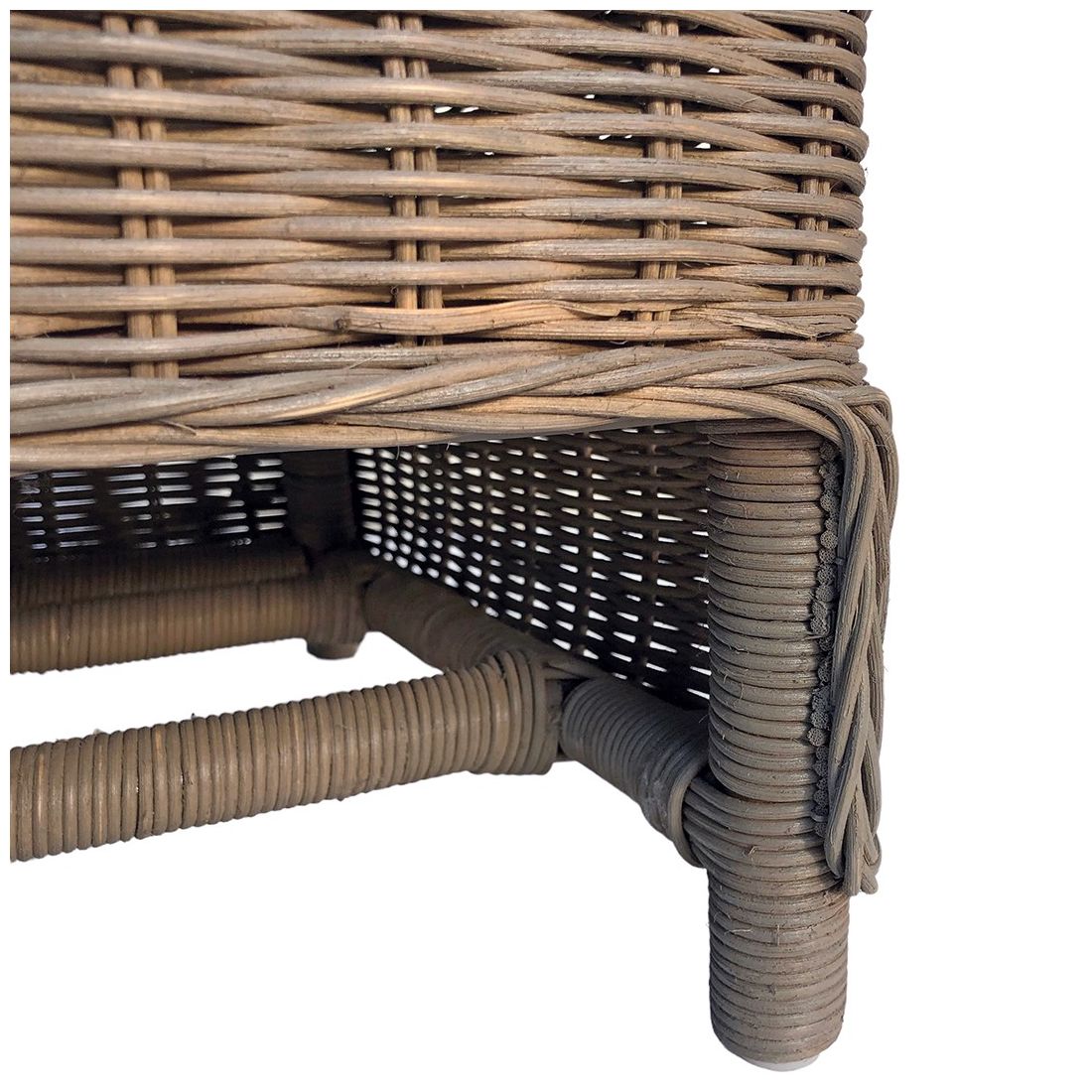 Details van het onderstel van de rotan kinderstoel. Details van het onderstel van de rotan kinderstoel.