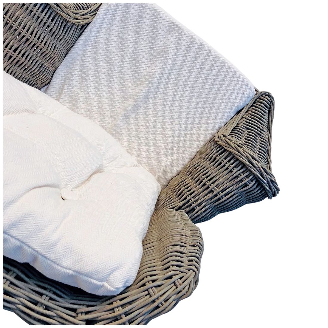 Bovenaanzicht van de rotan kinderstoel met zachte kussens. Bovenaanzicht van de rotan kinderstoel met zachte kussens.