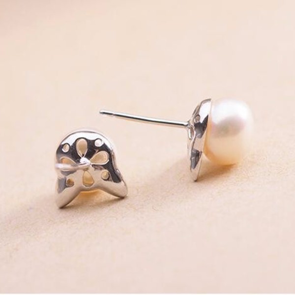 Pearl Cat Earrings