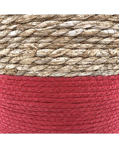 Close up detail of the two-tone seagrass laundry basket. Close up detail of the two-tone seagrass laundry basket.