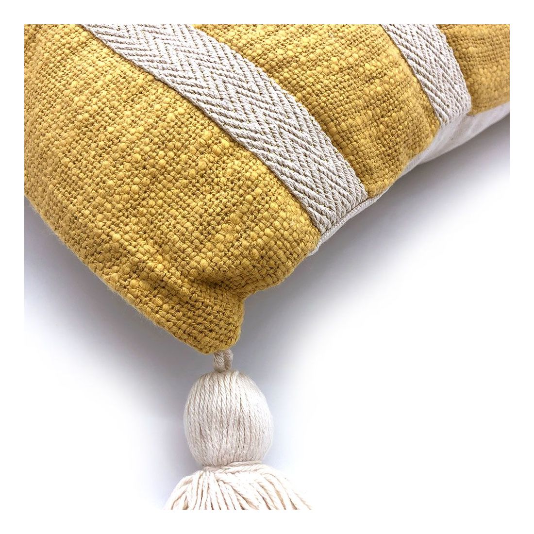 Geel Kussen met Kwastjes - een vleugje bohemien chic in huis