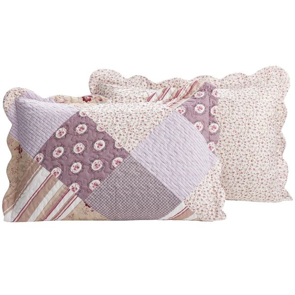 Patchwork kussensloop roze met de Meadow Flowers afgestemde voor- en achterkantpatronen.