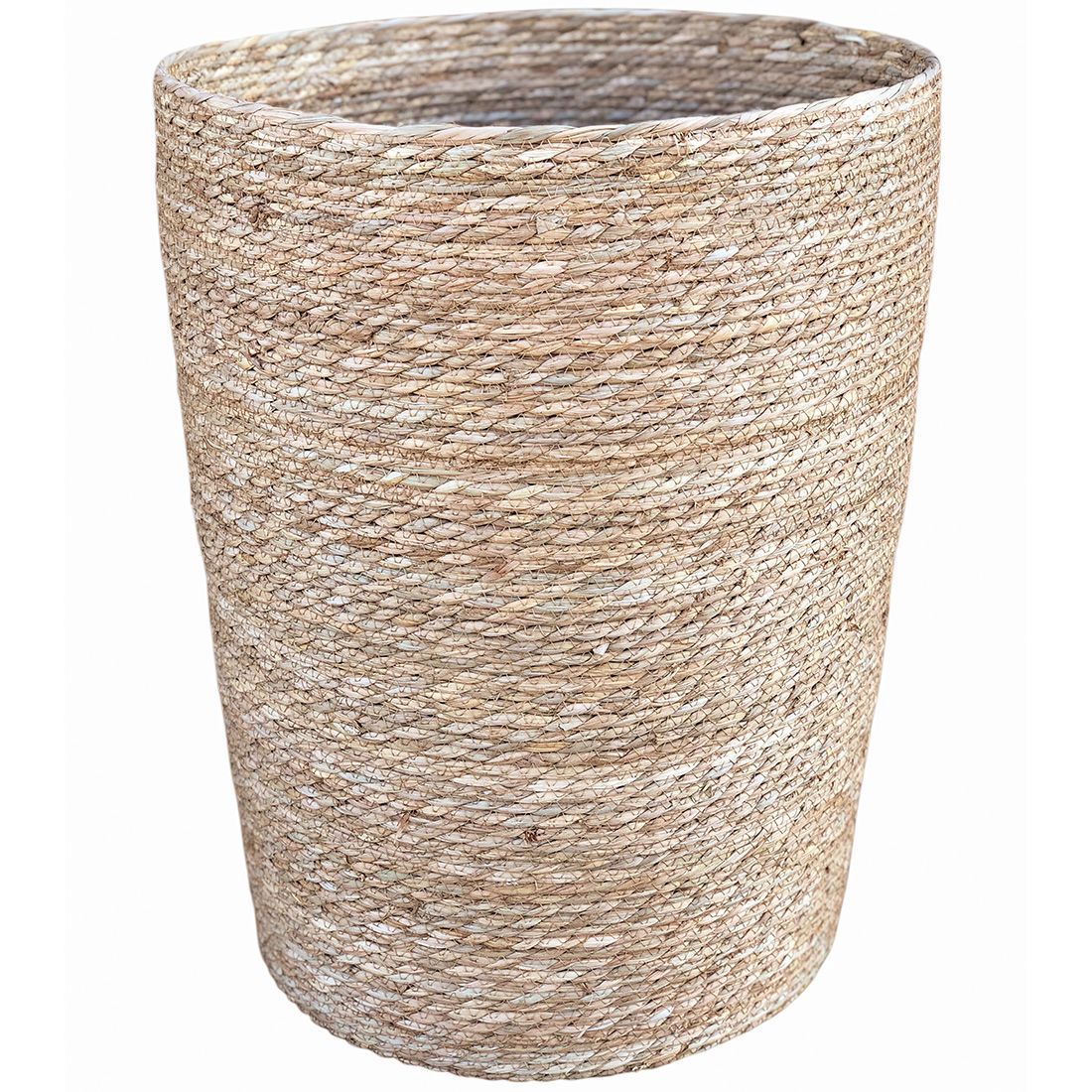 Open rieten wasmand met deksel in een ronde vorm en een rustieke afwerking.