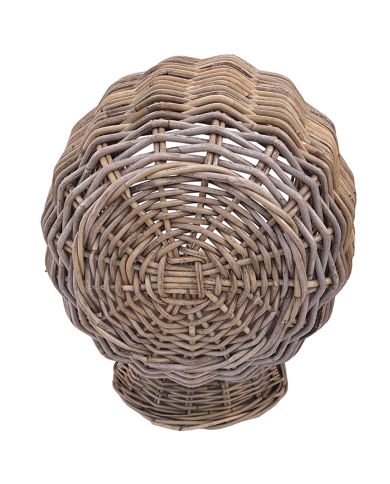 Back view of a rattan cat basket showcasing strong woven rattan. Back view of a rattan cat basket showcasing strong woven rattan.