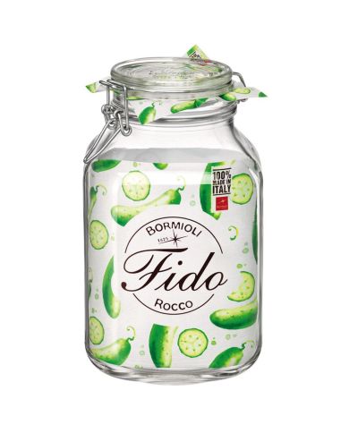 Glazen weckpot van het merk Bormioli Rocco, versierd met groene komkommers en erwten.