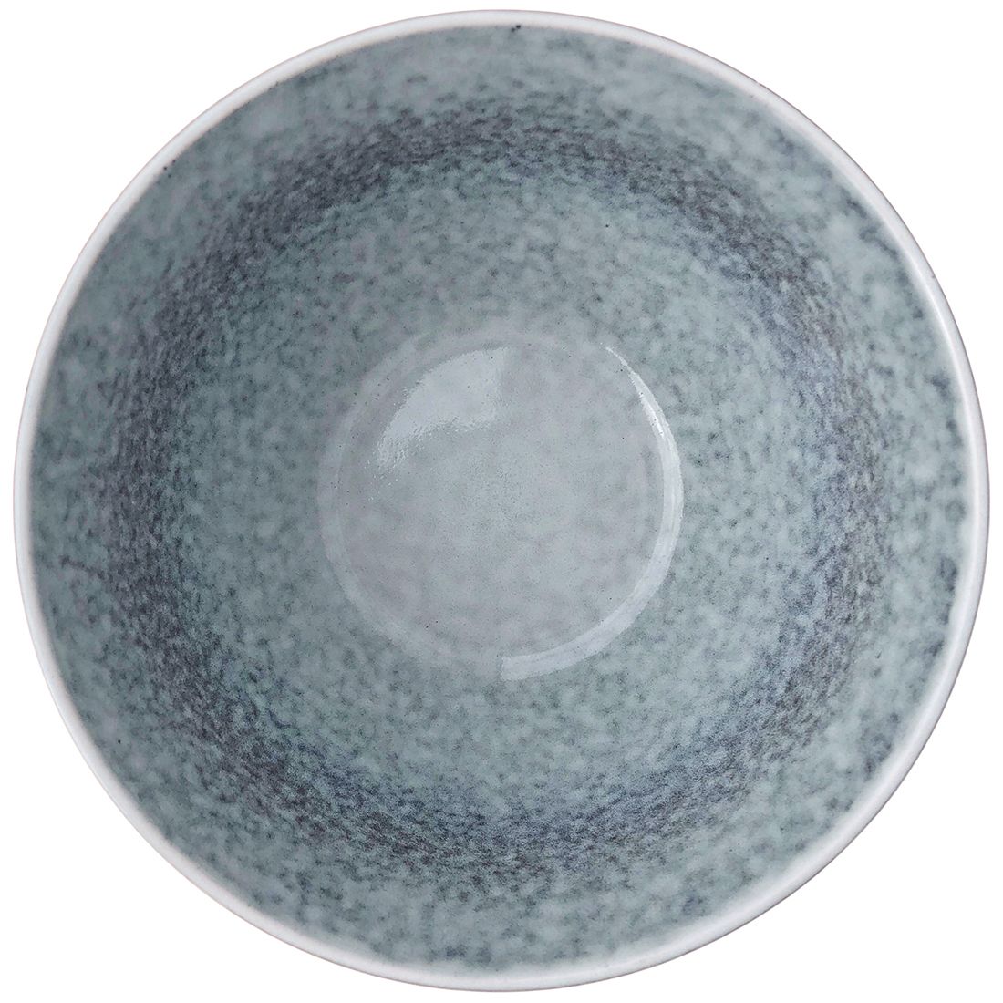 Bovenaanzicht van een keramische kom met een ronde vorm en Scandinavisch grijs glazuur. Bovenaanzicht van een keramische kom met een ronde vorm en Scandinavisch grijs glazuur.