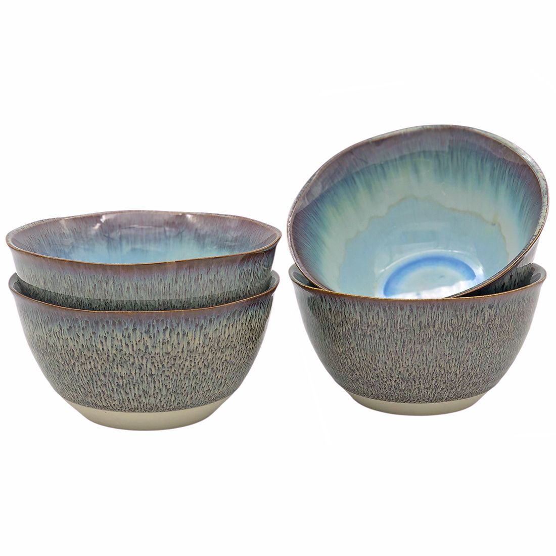 De keramische ramen kom als set van vier, gestapeld en waarvan één gekanteld is om de binnenkant te laten zien. De keramische ramen kom als set van vier, gestapeld en waarvan één gekanteld is om de binnenkant te laten zien.