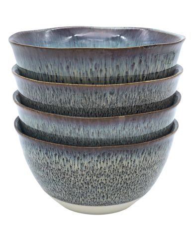 De keramische ramen kom gestapeld als set van vier met een reactieve glazuurafwerking, met sierlijk gebogen randen. De keramische ramen kom gestapeld als set van vier met een reactieve glazuurafwerking, met sierlijk gebogen randen.