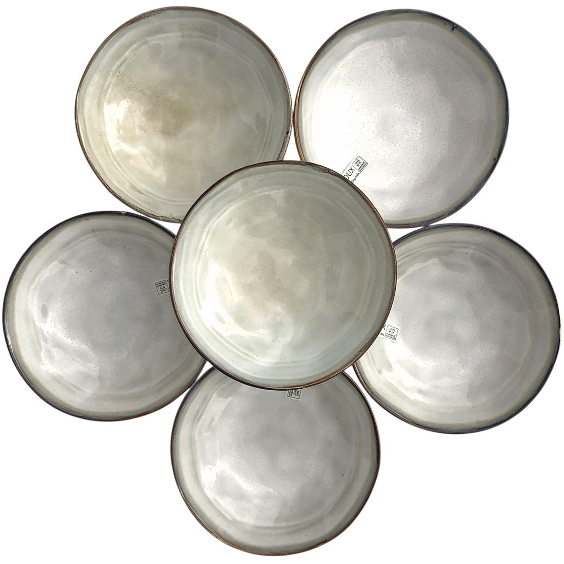 Een cirkelvormige opstelling van zes tapas schaaltjes lichtgrijs gekleurd met een glad glazuur.