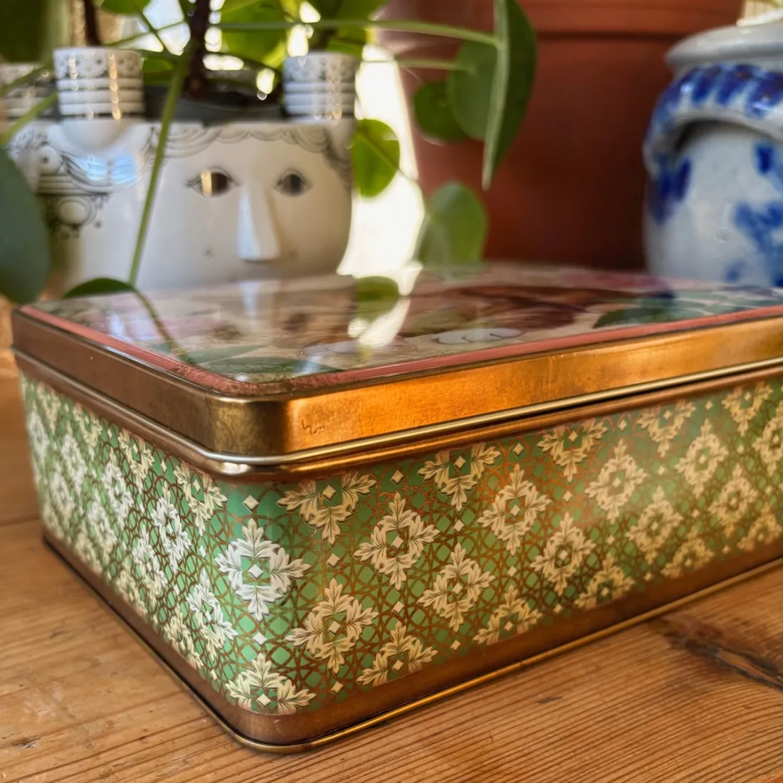 Nostalgia Keepsake Tin