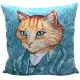 Een decoratief kussen Vincent van Gogh met een kat als de meester hemzelf tegen een wervelende blauwe achtergrond.