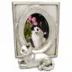 Een katten fotolijst in een zilveren vintage frame met een kattenfiguurtje.