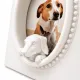 Close-up van het gebeeldhouwde hondje op de honden fotolijst.