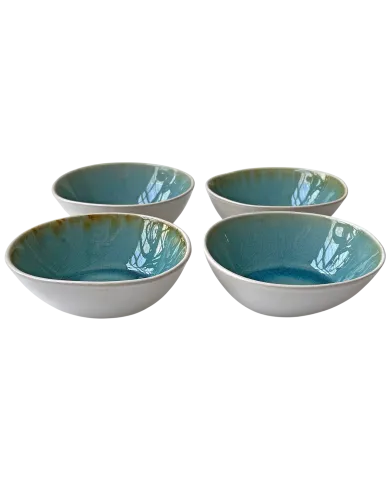 Set van vier keramische borrel schaaltjes met een witte buitenkant en een glanzende, craquelé turquoise binnenkant.