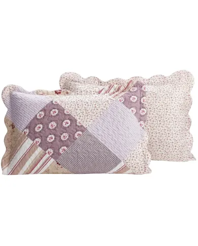 Patchwork kussensloop roze met de Meadow Flowers afgestemde voor- en achterkantpatronen.
