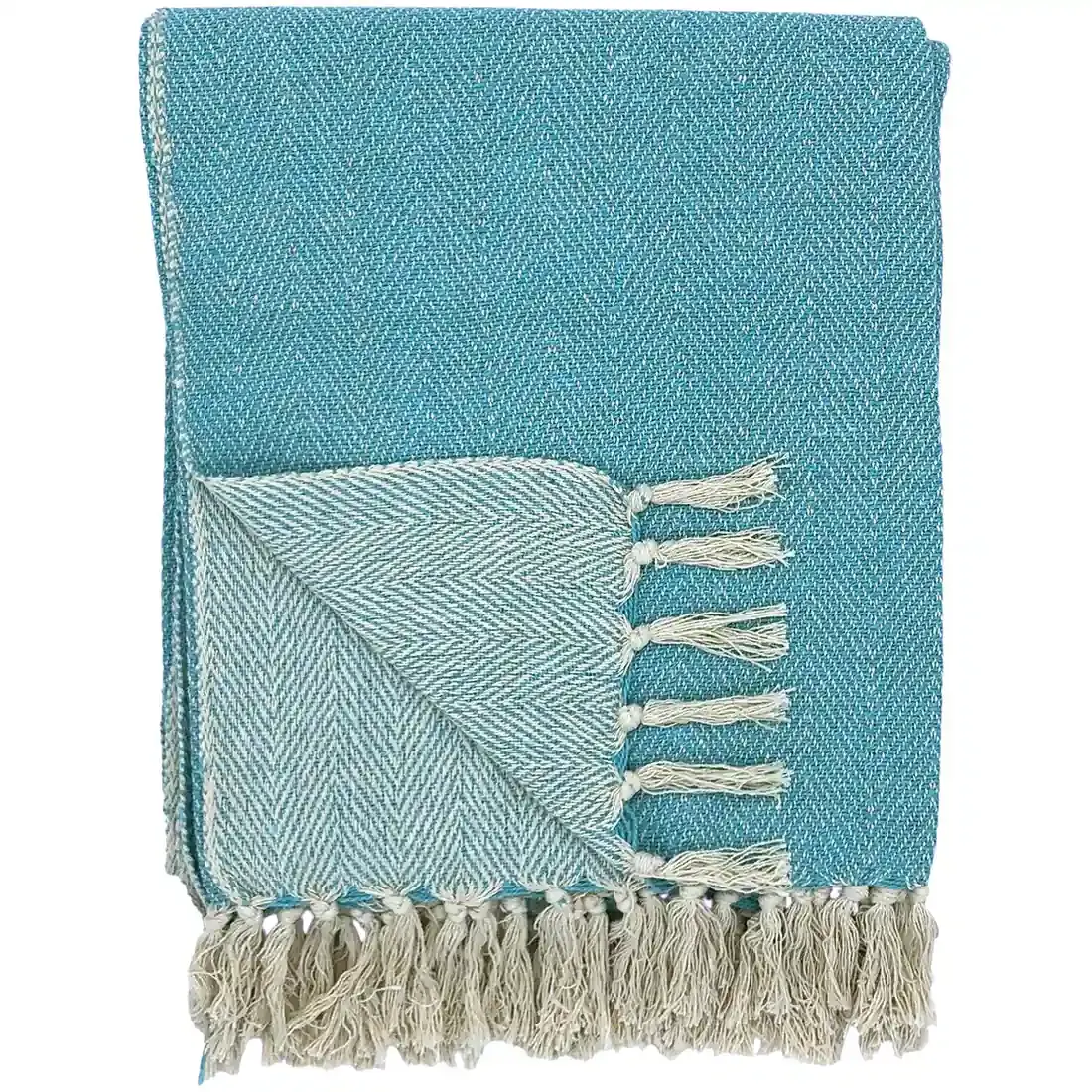 Een gevouwen blauwe plaid met visgraatmotief en witte kwastjes.