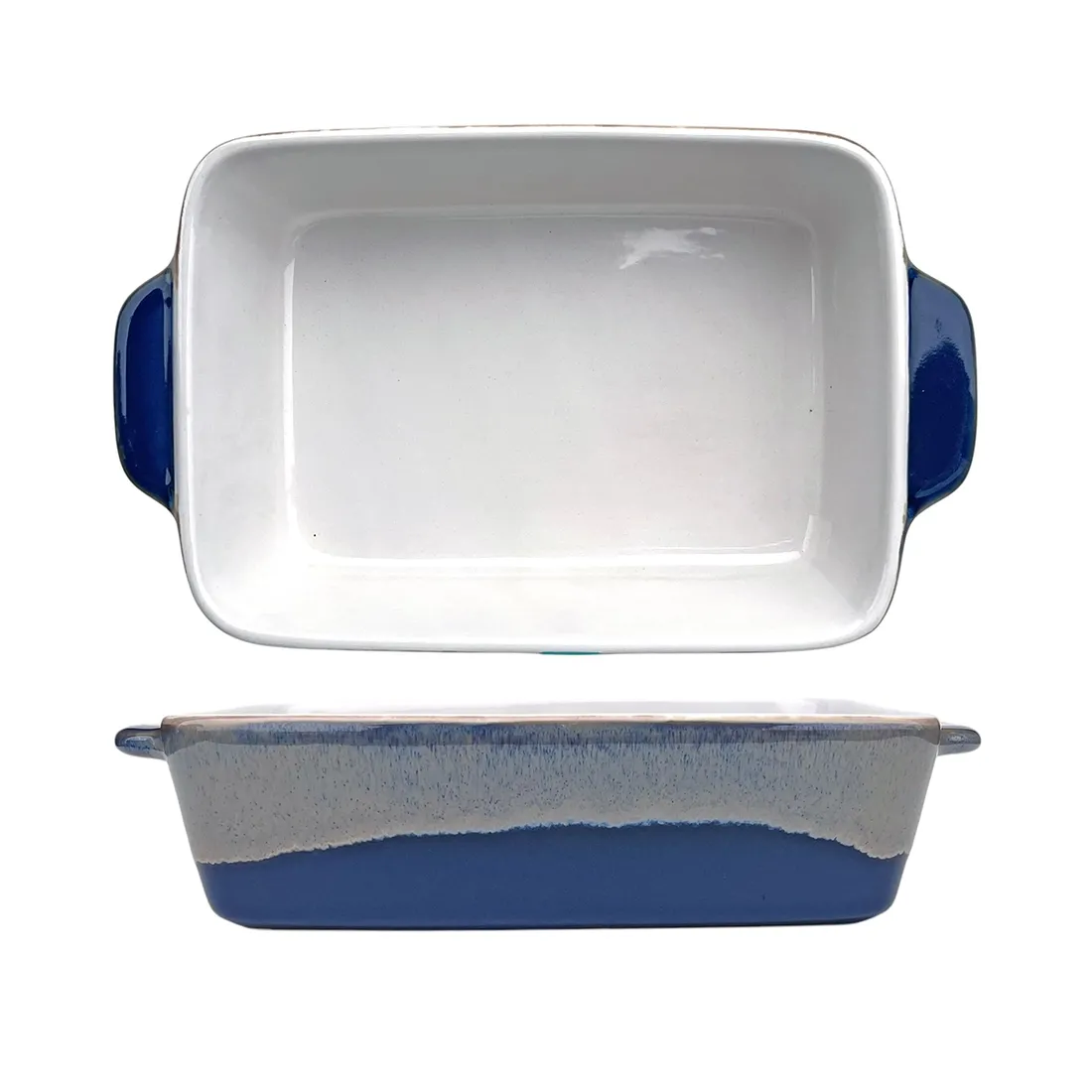 Een eenpersoons ovenschaaltje voor één portie met een reactieve glazuur rand, voorzien van twee handvatten.