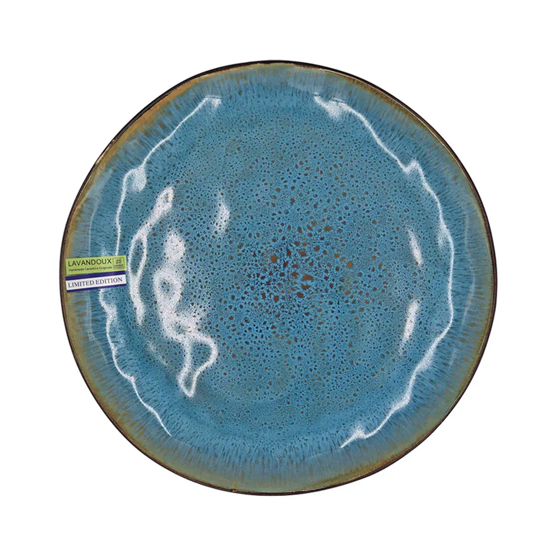 Een rond, reactief geglazuurd ontbijtbord blauw getint craquelépatroon van keramiek.