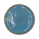 Een rond, reactief geglazuurd ontbijtbord blauw getint craquelépatroon van keramiek.