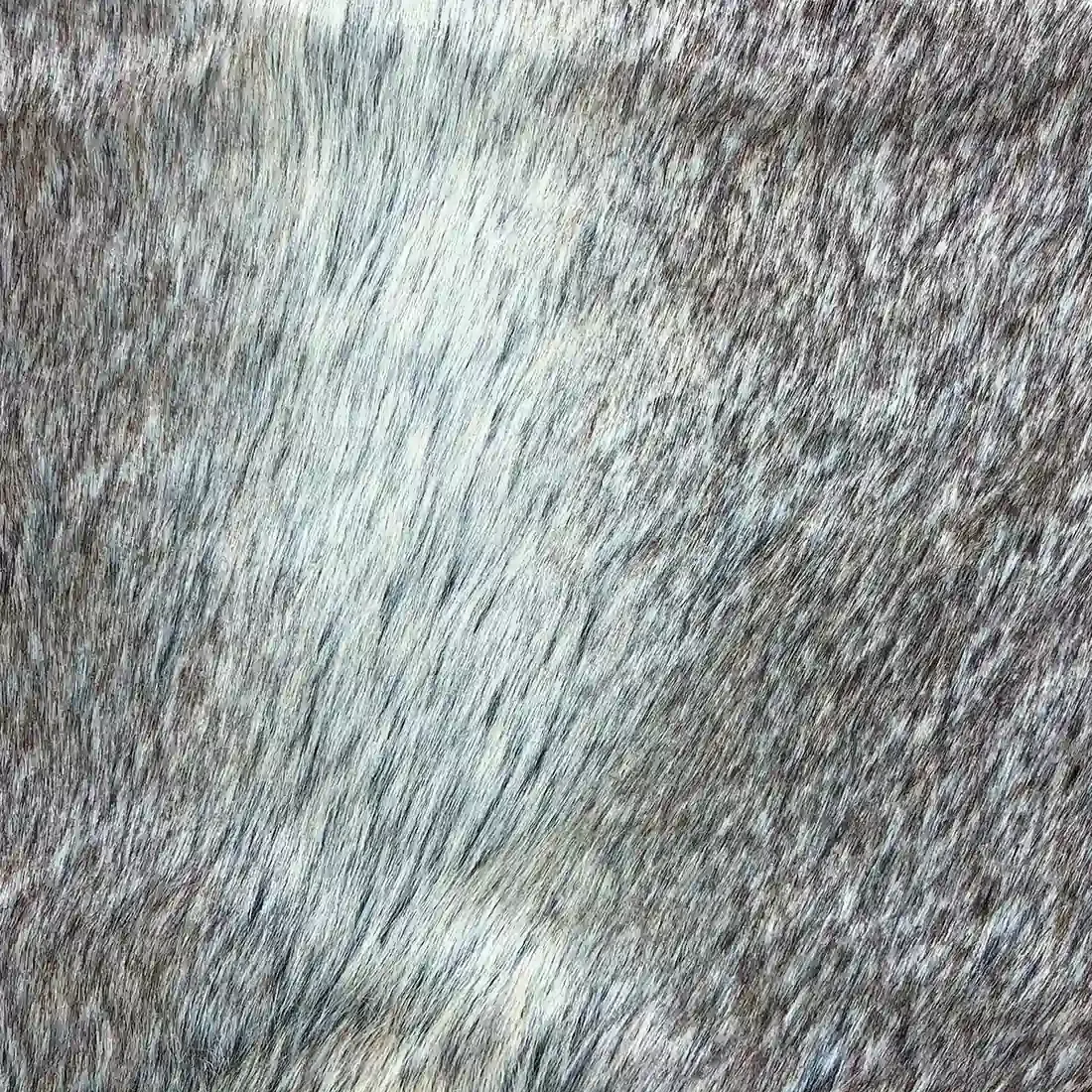 Close-up van de zachte, taupe plaid van imitatie bont.