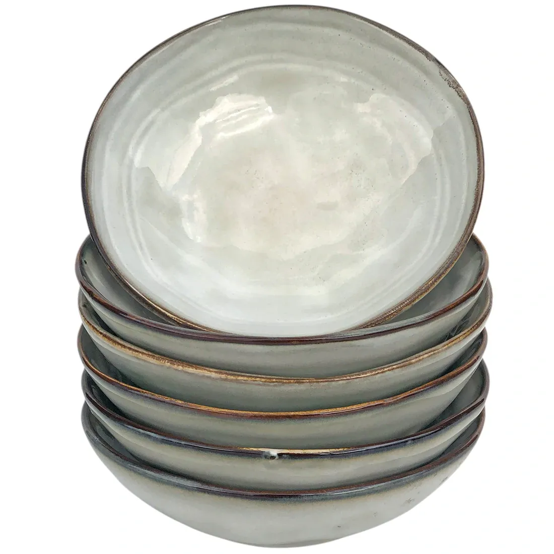 Stapel van zes elegante tapas schaaltjes lichtgrijs gekleurd met een glanzende afwerking en een rustieke rand.